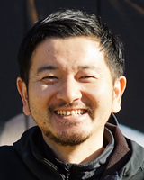 矢内 賢征 氏