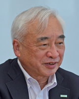 須賀 康雄 氏