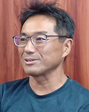 小代 義行 氏