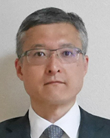 西崎 友康 氏