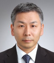 中田 亨 氏