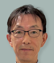 安達 賢二 氏